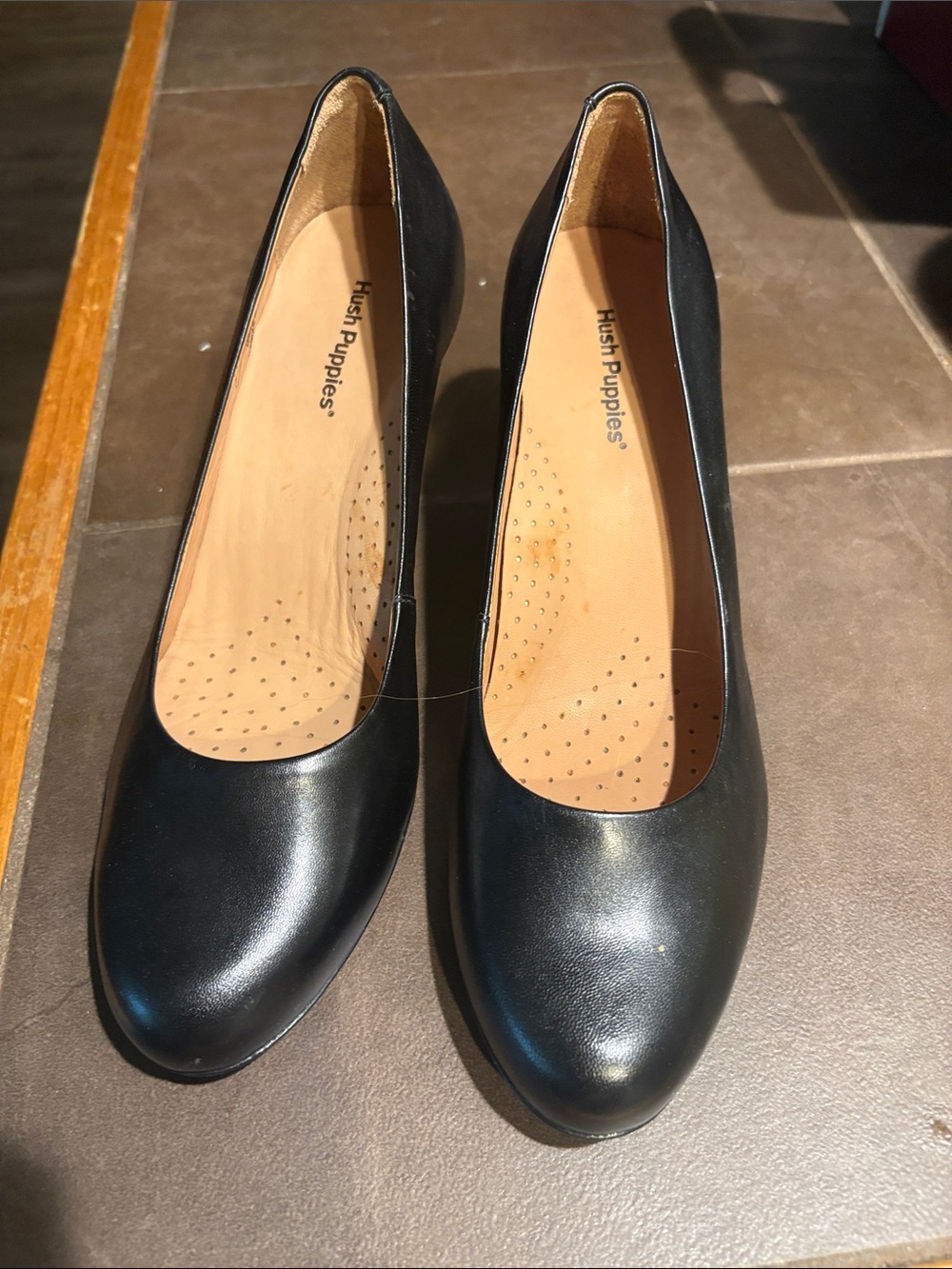 Hush Puppies Black Leather Round-Toe Low Heels
